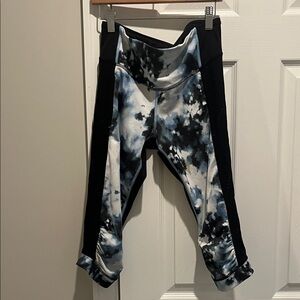 Women’s cropped lululemon leggings SZ 6